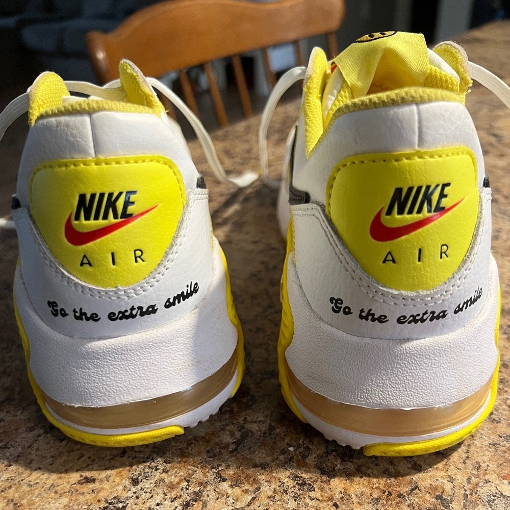 Nike Women’s go the extra smile sneaker